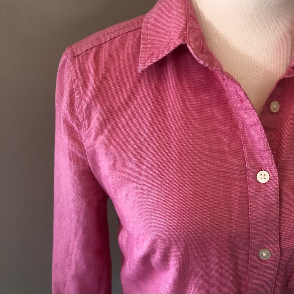 The Gap pink chambray Oxford button up XS